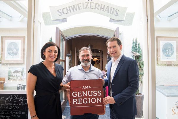 Kurz und Köstinger überreichen Zertifizierung dem Schweizerhaus in Klagenfurt mit Gütesiegel AMA GENUSS REGION