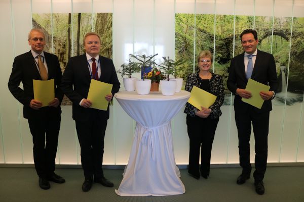 Vier Forstministerinnen und Forstminister starten die For Forest Group
