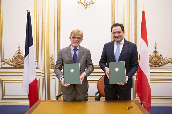 Minister Totschnig und Minister Fesneau unterzeichnen Zusammenarbeit im Bereich Holzbau