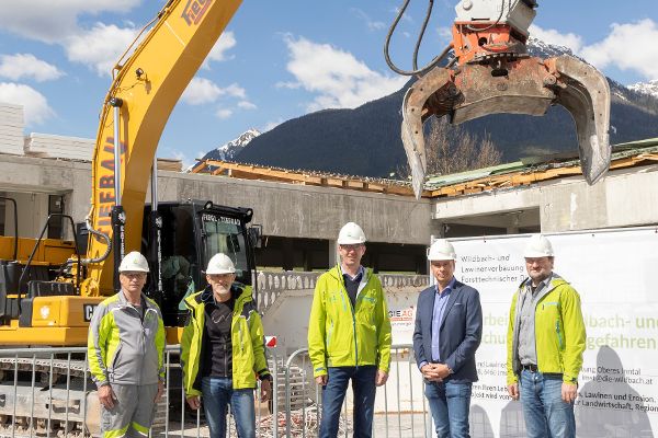 Spatenstich neue Gebietsbauleitung Oberes Inntal mit Abbildung der WLV-Mitarbeiter