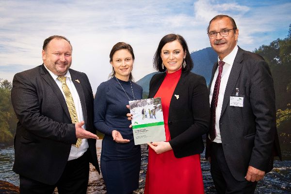 Präsentation des Alpenzustandsbericht zum Thema Naturgefahren Risiko Governance