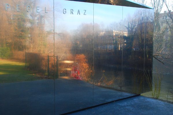 Pegel-Graz, ein Spiegel für seine Umgebung