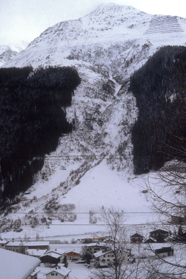 The fall of the Wolfsgruben avalanche in 1988