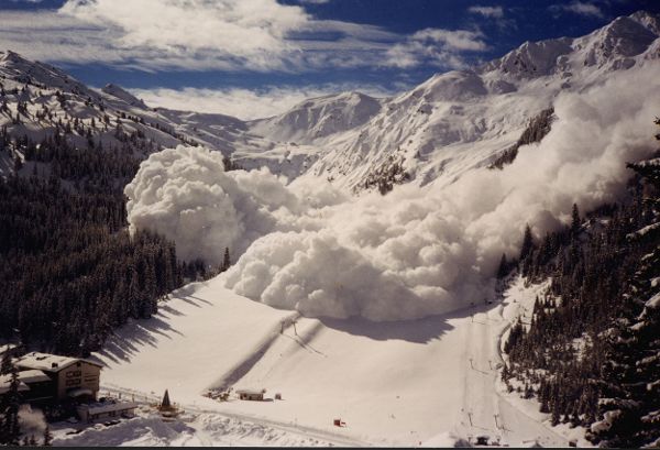 Departure of a dust avalanche in Tyrol
