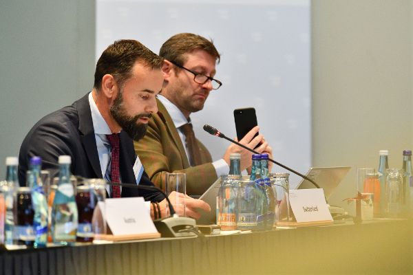 Die beiden Teilnehmer aus der Schweiz Michael Reinhard und Alfred Kammerhofer während des Meetings. 