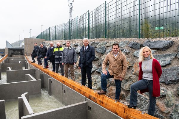 Gruppenfoto der Eröffnung Fischwanderhilfe Annabrücke
