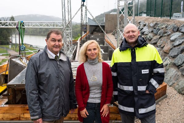 Gruppenfoto der Eröffnung Fischwanderhilfe Annabrücke