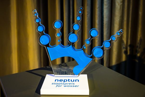 Trophäe des Neptun Staatspreis für Wasser ist eine Krone aus Wasser