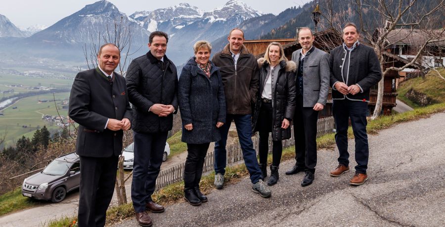 Am 09.12.2022 besuchte Bundesminister Norbert Totschnig, im Rahmen der Versorgungssicherheitstour, land- und forstwirtschaftliche Betriebe sowie BranchenvertreterInnen in Tirol