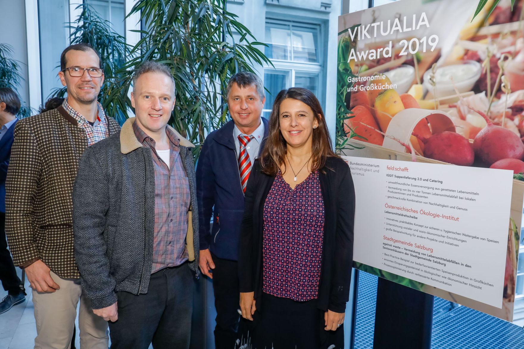 Nachhaltigkeitsministerin Maria Patek zeichnete besonders engagierte Projekte gegen Lebensmittelverschwendung mit dem VIKTUALIA Award aus.