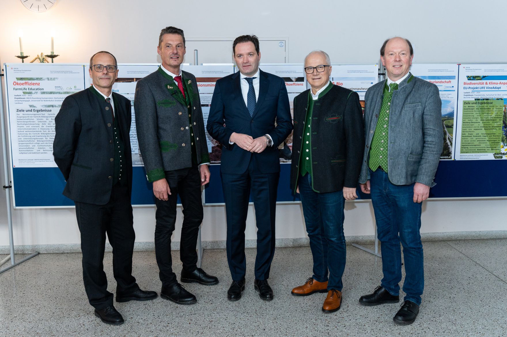 Am 02.12.2022 besuchte Bundesminister Norbert Totschnig, im Rahmen der Versorgungssicherheitstour, land- und forstwirtschaftliche Betriebe sowie BranchenvertreterInnen in der Steiermark.