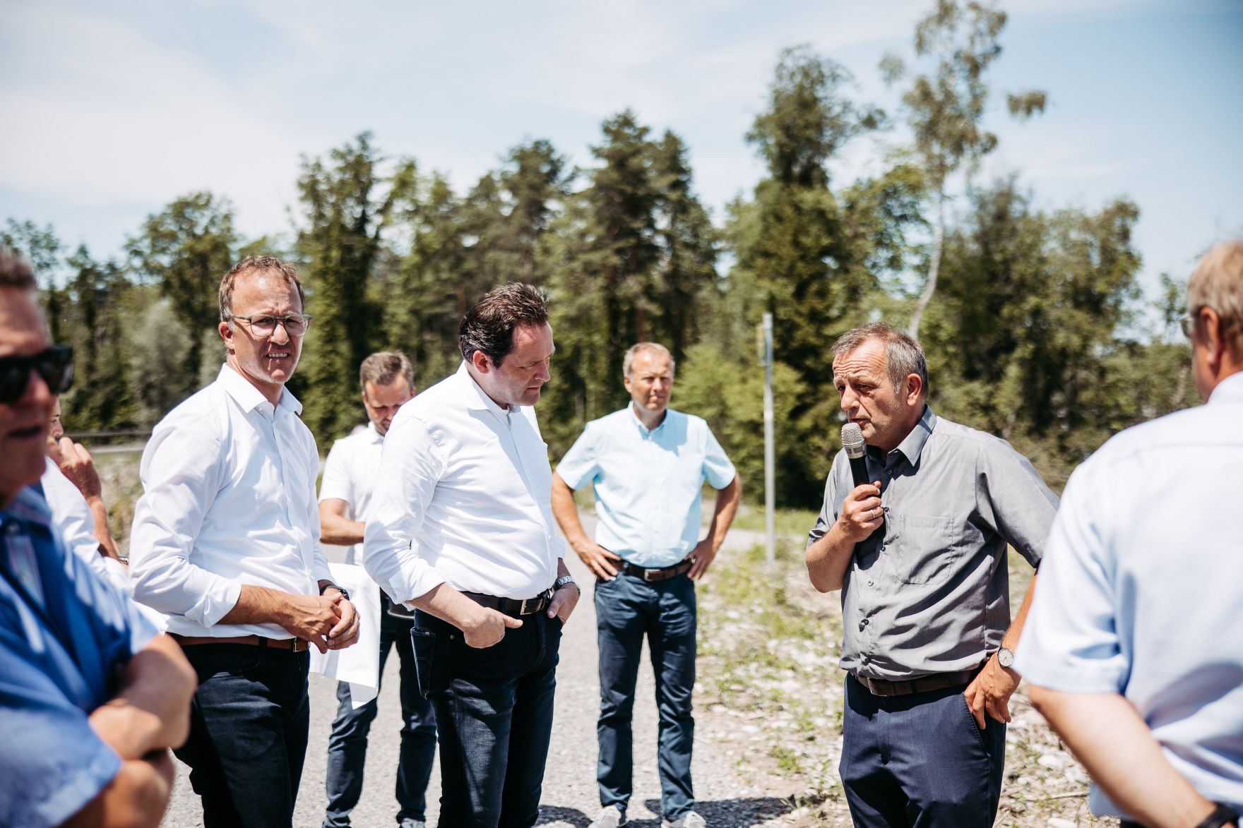 Lokalaugenschein mit Bundesminister Totschnig und dem Vorarlberger Landesrat Gantner beim Hochwasserschutzprojekt an der Bregenzerach.
