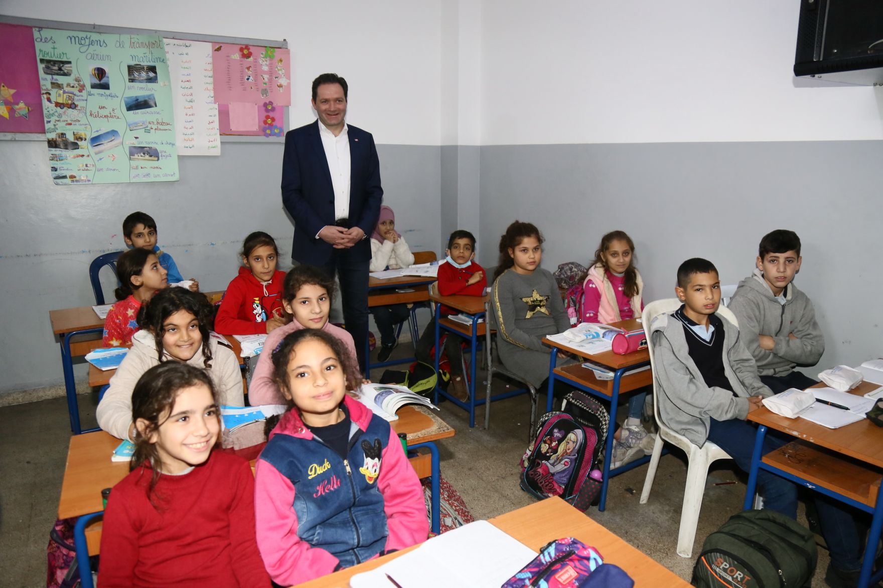 Im Rahmen seiner Reise in den Libanon besichtigte Landwirtschaftsminister Totschnig die Einrichtungen des World Food Programmes. Im Bild: Besuch einer Schule des WFP.