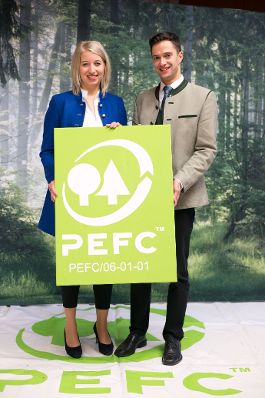 Am Freitag, den 28. September wurde in Salzburg der Staatspreis f&uuml;r beispielhafte Waldwirtschaft verliehen. Neun Preistr&auml;gerinnen und Preistr&auml;ger wurden im festlichen Rahmen f&uuml;r ihre innovativen und nachhaltigen Projekte in der Waldwirtschaft geehrt.