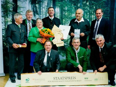 Am Freitag, den 28. September wurde in Salzburg der Staatspreis f&uuml;r beispielhafte Waldwirtschaft verliehen. Neun Preistr&auml;gerinnen und Preistr&auml;ger wurden im festlichen Rahmen f&uuml;r ihre innovativen und nachhaltigen Projekte in der Waldwirtschaft geehrt.