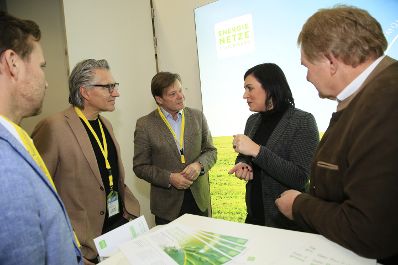 Bundesministerin Elisabeth K&ouml;stinger besuchte die 6. Mitteleurop&auml;ische Biomassekonferenz in Graz und betonte den hohen Stellenwert dieses erneuerbaren Energietr&auml;gers f&uuml;r die regionale Wertsch&ouml;pfung und den Klimaschutz.