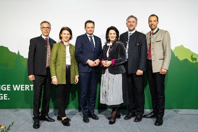Am 25.11.2022 besuchte Bundesminister Norbert Totschnig, im Rahmen der Versorgungssicherheitstour, land- und forstwirtschaftliche Betriebe sowie BranchenvertreterInnen in Ober&ouml;sterreich.