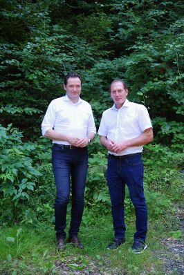 Gemeinsam mit LK-Pr&auml;sident Josef Moosbrugger hat sich Landwirtschaftsminister Norbert Totschnig im Plenterwald am Schweizberg pers&ouml;nlich ein Bild von den Wirkungen des Waldfonds gemacht.