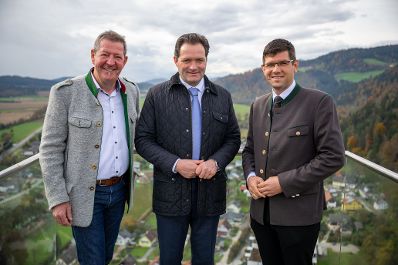 Im Rahmen der RegionIMpuls-Tour besuchte Bundesminister Norbert Totschnig die Burgstadt Griffen um sich einen Eindruck &uuml;ber den Ortskern zu machen.
