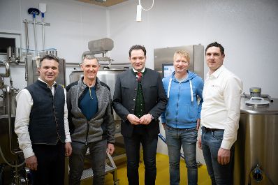 Herr Bundesminister Totschnig besuchte die Rinderzuchtgemeinschaft Leogang im Rahmen des Bundesl&auml;ndertages in Salzburg. Er bekam spannende Einblicke des Betriebes und tauschte sich mit der Betriebsf&uuml;hrung aus.
