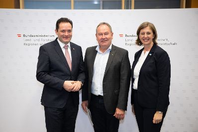 Im Rahmen der RegionIMpuls-Tour besuchte Herr Bundesminister Norbert Totschnig die HLA und HBLA Bruck in der Steiermark.