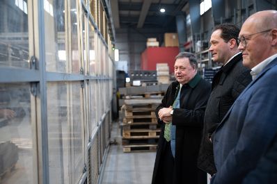 Herr Bundesminister Totschnig besuchte das Unternehmen Fr&ouml;ling und bekam spannende Einblicke in die Produktion von Heizkesseln und Beh&auml;lterbau.