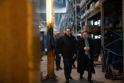 Herr Bundesminister Totschnig besuchte das Unternehmen Fr&ouml;ling und bekam spannende Einblicke in die Produktion von Heizkesseln und Beh&auml;lterbau.