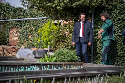 Herr Bundesminister Norbert Totschnig besuchte den Alpengarten bei Belvedere und machte sich selbst einen Eindruck der Ausstellung.