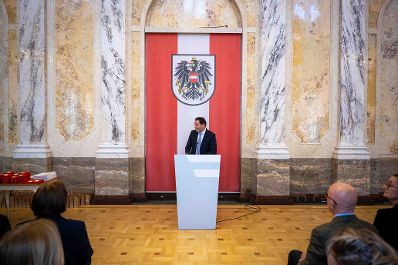 Bundesminister Norbert Totschnig hielt eine Ehrenzeichen- sowie eine Berufstitelverleihung, im Marmorsaal im Regierungsgeb&auml;ude am Stubenring, ab.