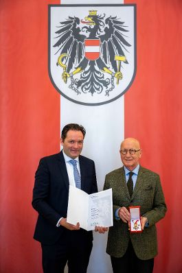Bundesminister Norbert Totschnig hielt eine Ehrenzeichen- sowie eine Berufstitelverleihung, im Marmorsaal im Regierungsgeb&auml;ude am Stubenring, ab.